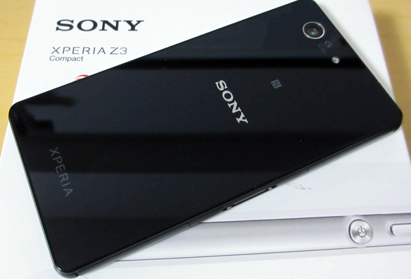 SONY Xperia Z3 Compact D5803 の背面